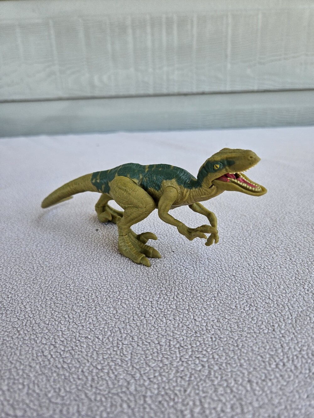 Mattel Jurassic World Dino Rivals Attack Pack Velociraptor Echo Dinosaur Figure